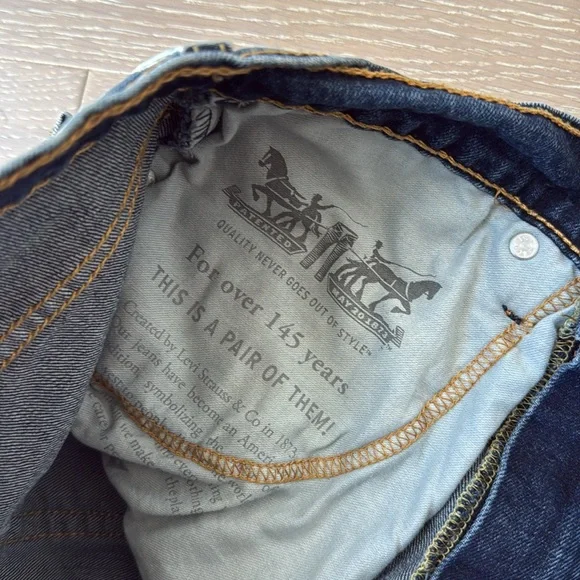 Lévis 527 blue jeans size 31/30. Gently used. Good condition. - Picture 3 of 5